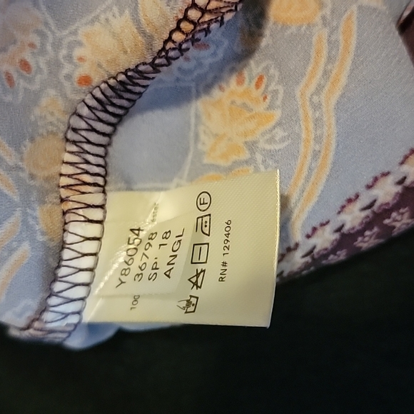 Like new off the shoulder top - Picture 5 of 5